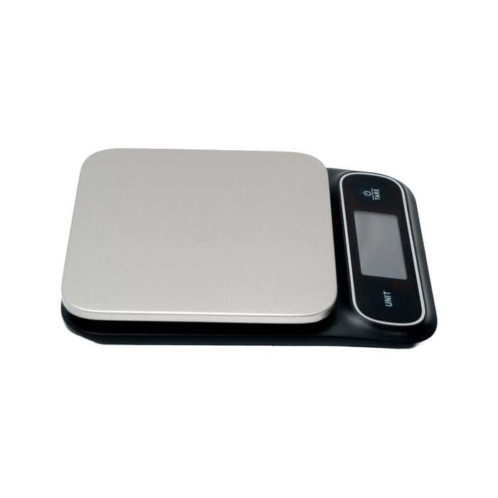 La balanza digital EK 2407H, es una herramienta versátil y precisa, ideal para cocinas profesionales, repostería, cafeterías y laboratorios.


Fabricada con una resistente plataforma de acero inoxidable con acabado antihuellas, esta báscula incluye función de medición de líquidos (agua y leche), su diseño cuenta con certificación IPX6 a prueba de agua, lo que la hace perfecta para ambientes exigentes.