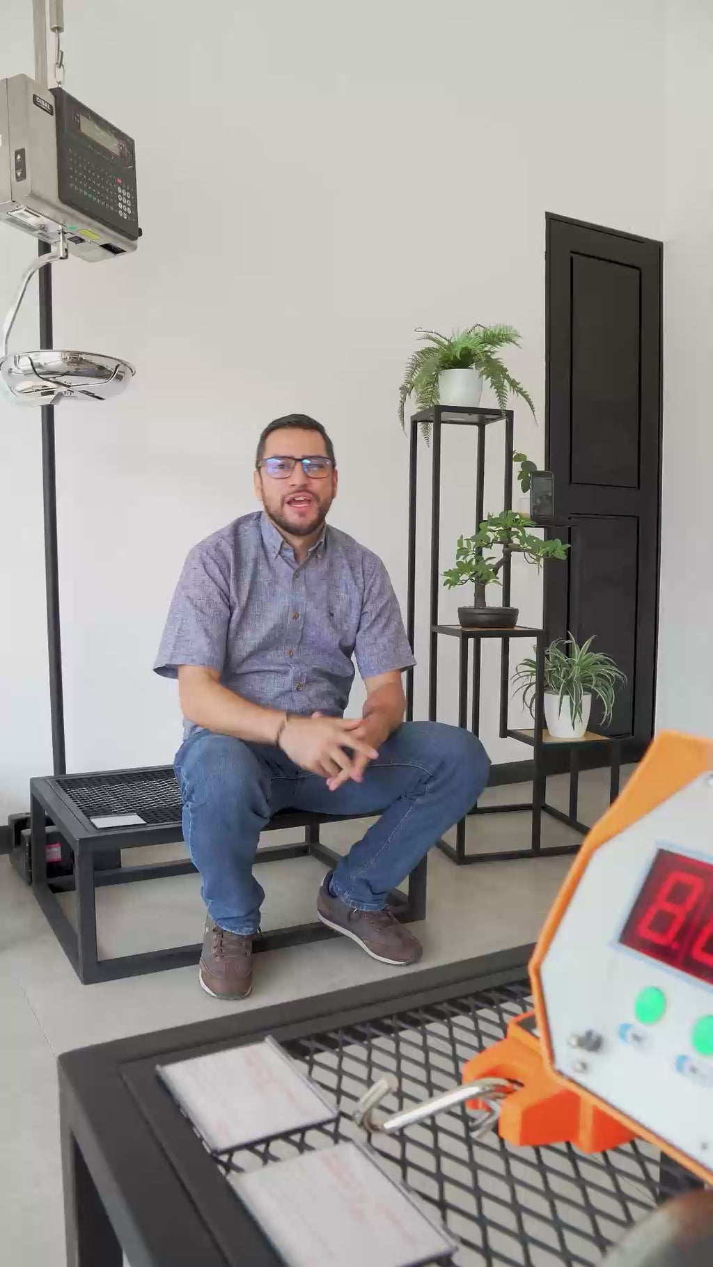 Nuestras básculas industriales ofrecen precisión y confiabilidad para gestionar inventarios y control de calidad. Su diseño robusto y tecnología avanzada garantizan mediciones exactas, optimizando tus procesos productivos y asegurando transacciones seguras y eficientes. Hacemos envios a Bogotá, Medellín, Cali, Barranquilla, Cartagena, Bucaramanga, Pereira, Manizales, Cúcuta, Ibagué y todo colombia.
