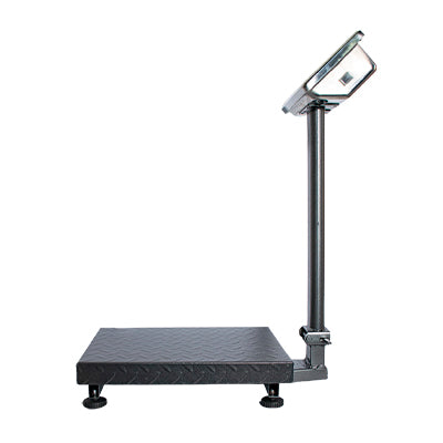 Bascula Balanza Ideal para pesar paquetes de tamaño mediano, es utilizada con mayor frecuencia en el área industrial, ya que por su tamaño y capacidad para pesar, favorece el recibo o despacho de mercancía en medianas cantidades o pesos. Cuenta con estructura reforzada y cubierta en lámina alfajor. Su fácil manejo y precisión son características que permiten que esta báscula trabaje en ambientes comerciales e industriales