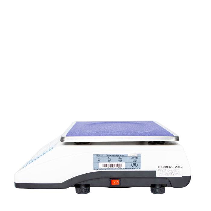 Bascula Balanza liquidadora marca Trumax, disponible en versión plana con batería recargable, capacidad máxima:15/30kg, división de escala 5/10g, con certificación OIML, homologada para metrología legal en Colombia, cumplen resolución 77506 de la Superintendencia de industria y comercio.